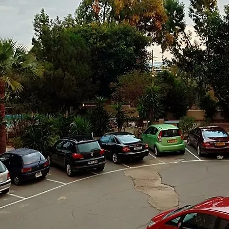 Stelia's Seagate Apt. *