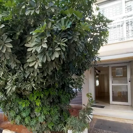 Stelia's Seagate Apt. *